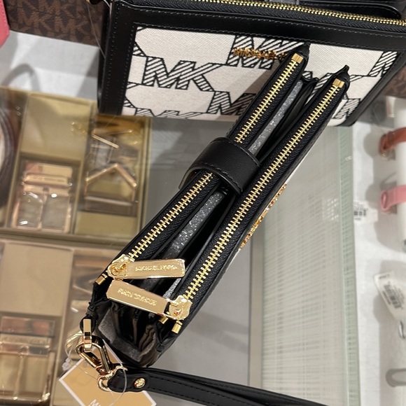 MICHAEL KORS JET SET TRAVEL 35S3GTVW7J LIGHT SAGE LG DOUBLE ZIP WRISTLET-WALLET- - Picture 9 of 16